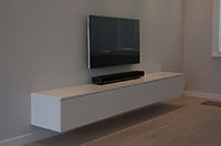 TV dressoir aan de muur